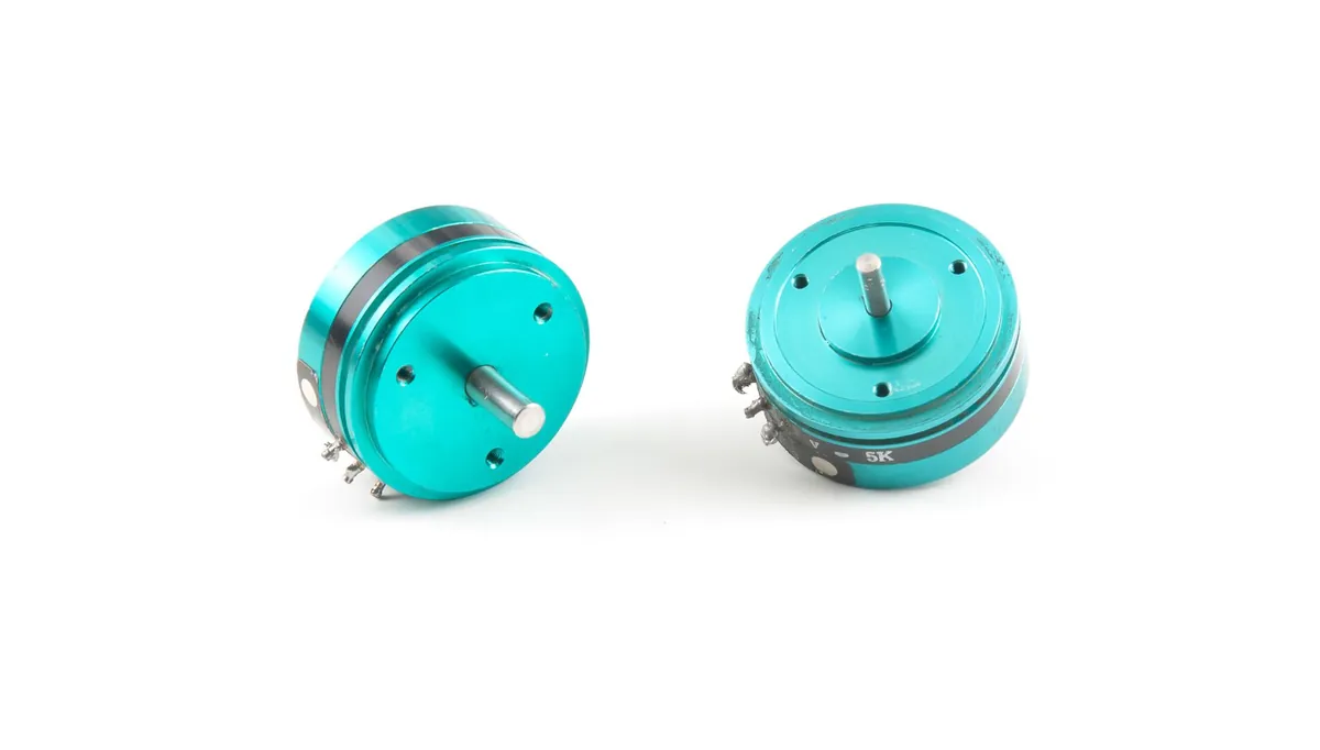 Dois encoders industriais na cor turquesa em fundo branco